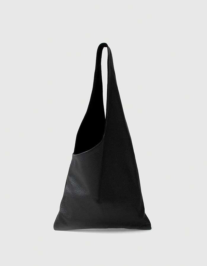 ZISOO) Triangle leather bag (bk)