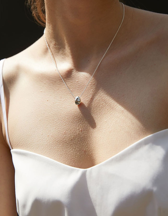lsey) Light piece necklace
