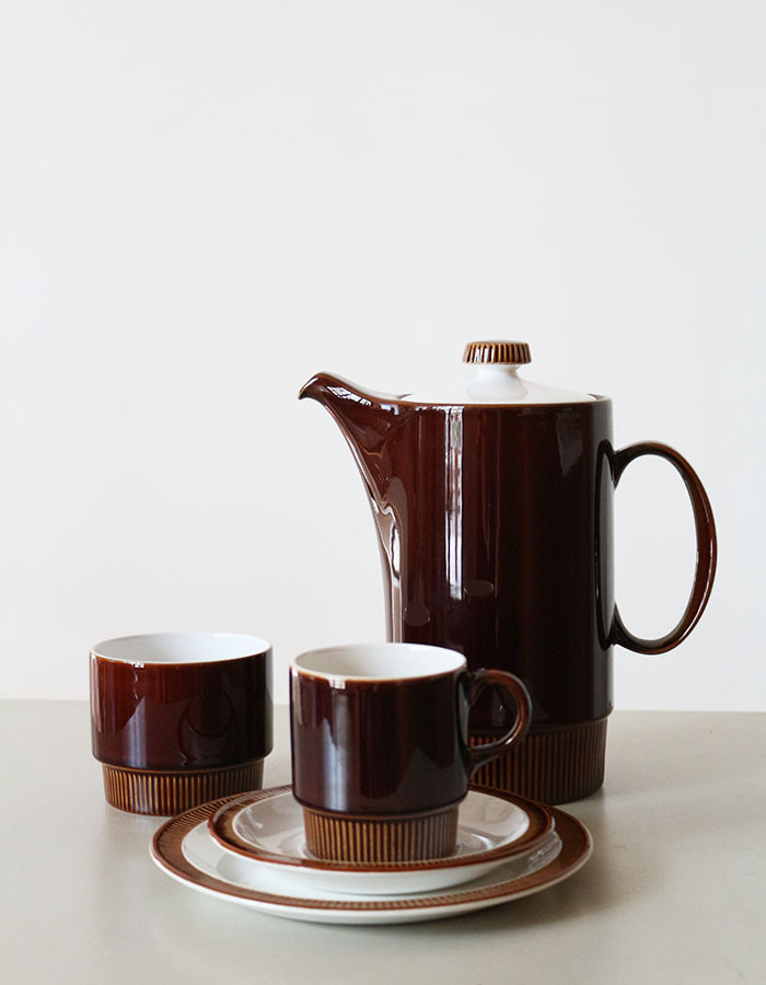 poole) brown teapot