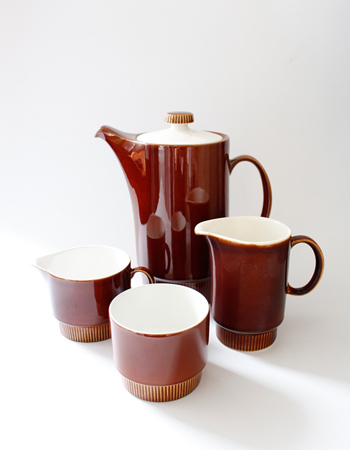 poole) teapot &amp; creamer &amp; jug &amp; sugar bowl