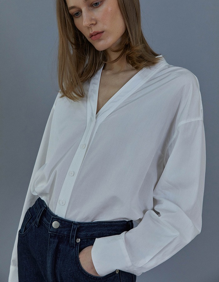 lenuee) Cotton V-neck shirt (Ivory)