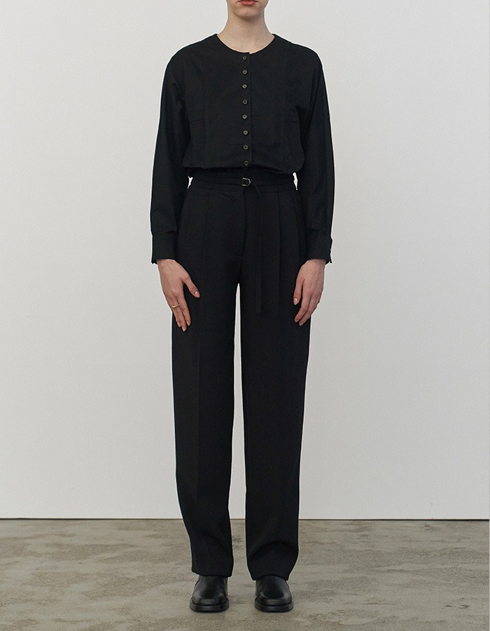LENUEE) Belted two-tuck trousers (Black)
