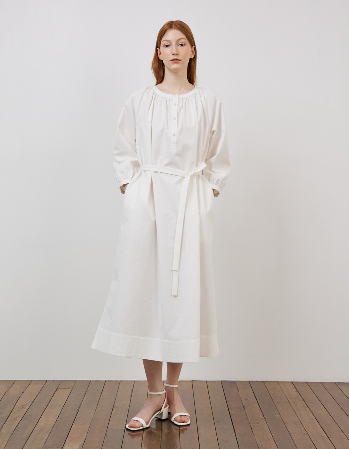 B SLASH B) Relaxed cotton dress _ white
