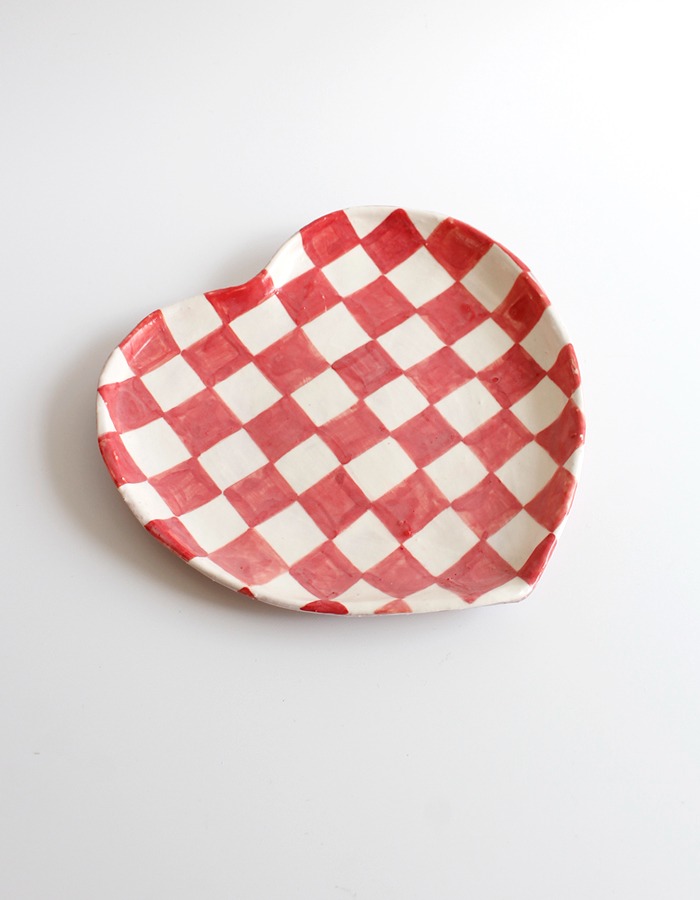 Nightfruiti) Red checkered heart dish