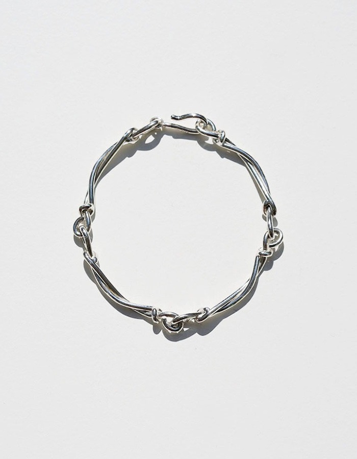 LSEY) Twist knot bracelet