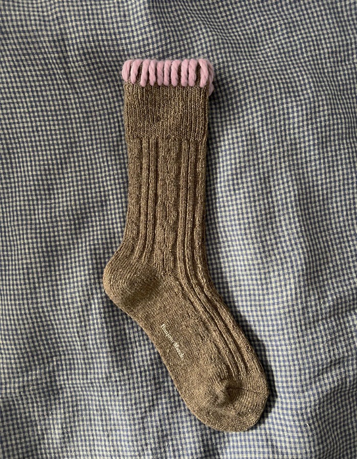 Bonjour March) Knitting Stitches socks (Wood/Pink Yarn)