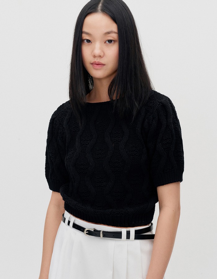 RE RHEE) CABLE KNIT CROPPED TOP BLACK