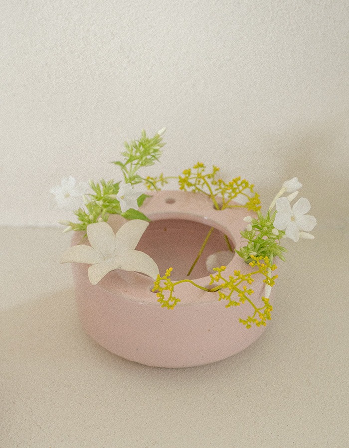 Saie Pottery) vase pique-flours - low cylinder - small (baby pink)