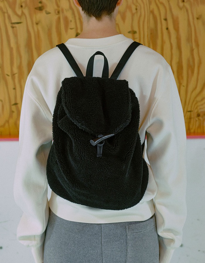 ENZO BLUES) Shearling Duffle Backpack (Black)